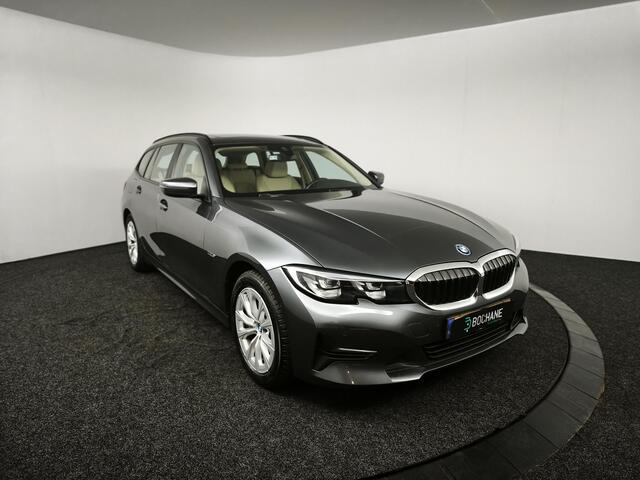 BMW 3-SERIE Touring 330e Business Edition Plus | Leder | Achteruitrijcamera | Panoramadak | Stoelverwarming |