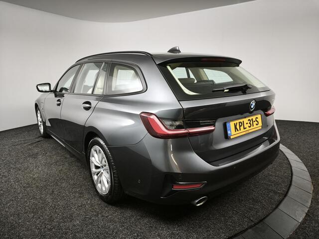 BMW 3-SERIE Touring 330e Business Edition Plus | Leder | Achteruitrijcamera | Panoramadak | Stoelverwarming |
