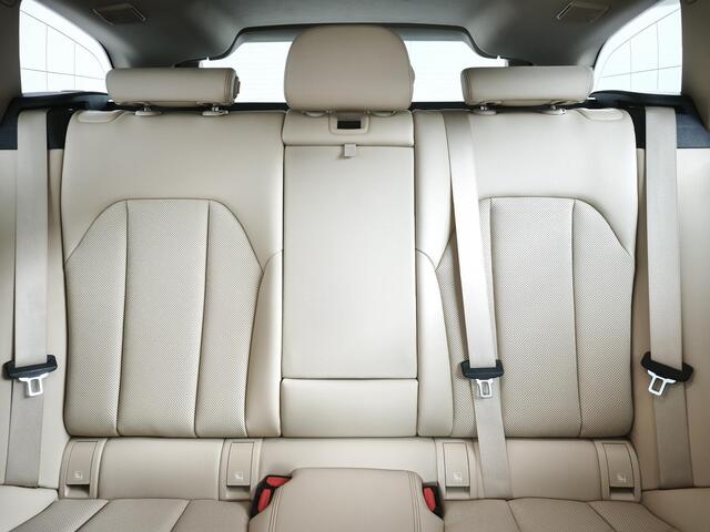 BMW 3-SERIE Touring 330e Business Edition Plus | Leder | Achteruitrijcamera | Panoramadak | Stoelverwarming |