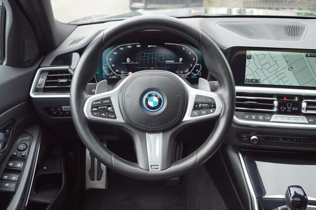 BMW 3-SERIE 330e (292pk) M3 Stoelen//Panodak/M340I Look/Trekhaak/Carbon