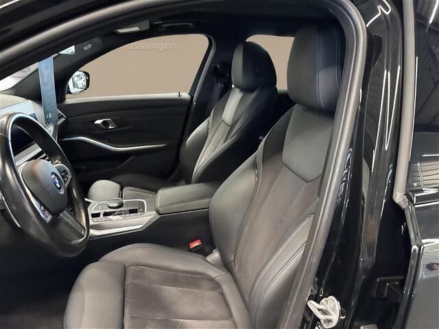 BMW 3-SERIE Touring 330e M-SPORT ** ADAP. LED, PANO, TREKH, ACC, HuD, 19-inch LMV ** 1e EIG - UNFALLFREI, BMW ONDERH. ** * INFORMEER OOK NAAR ONZE AANTREKKELIJKE FINANCIAL-LEASE TARIEVEN **