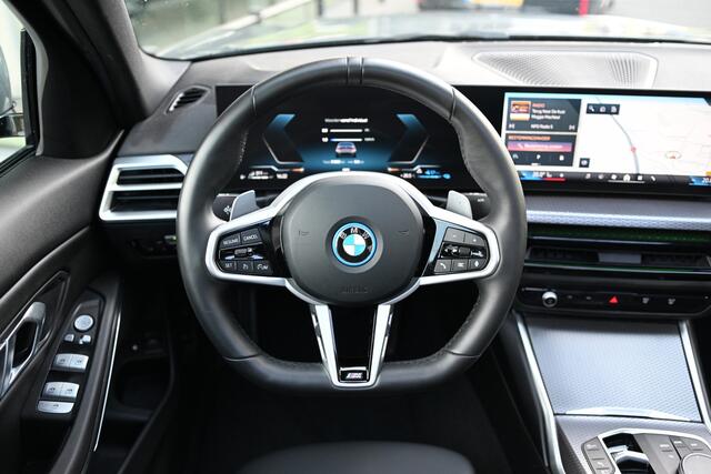 BMW 3-SERIE 330e M Sport Automaat / Schuif-kanteldak / Trekhaak / Achteruitrijcamera / Sportstoelen / Adaptieve LED / Comfort Access / Live Cockpit Plus