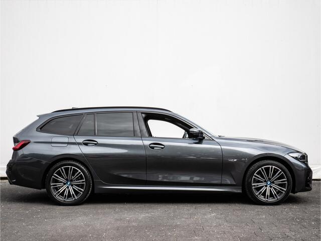 BMW 3-SERIE Touring 320e Aut. M-pakket Trekhaak/ Stoel-stuurverwarming/ Navigatie/ Camera/ Carplay/ Sportstoelen