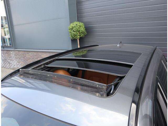 BMW 3-SERIE Touring 330e xDrive M Sport High Executive | Pano | Trekhaak | ACC | Leer | 19 Inch