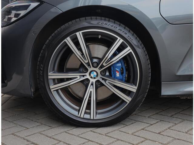 BMW 3-SERIE Touring 330e xDrive M Sport High Executive | Pano | Trekhaak | ACC | Leer | 19 Inch