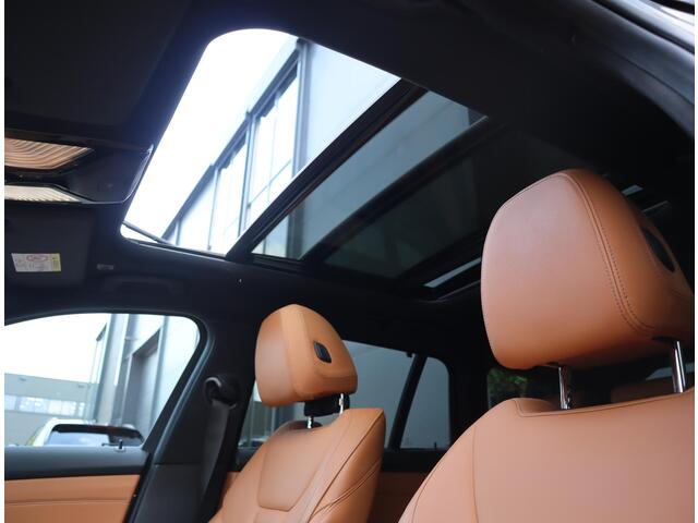 BMW 3-SERIE Touring 330e xDrive M Sport High Executive | Pano | Trekhaak | ACC | Leer | 19 Inch
