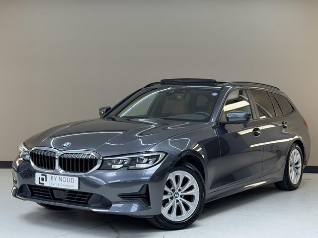 BMW 3-SERIE Touring 318i Advantage, 157Pk, 2022, 1ste eigenaar, Panoramadak, Trekhaak, Climate control, Apple CarPlay, Sportstoelen, Navigatie, Elektrische achterklep, Parkeersensoren,
