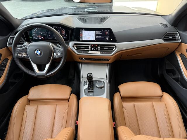 BMW 3-SERIE Touring 318i Advantage, 157Pk, 2022, 1ste eigenaar, Panoramadak, Trekhaak, Climate control, Apple CarPlay, Sportstoelen, Navigatie, Elektrische achterklep, Parkeersensoren,