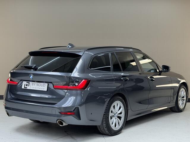BMW 3-SERIE Touring 318i Advantage, 157Pk, 2022, 1ste eigenaar, Panoramadak, Trekhaak, Climate control, Apple CarPlay, Sportstoelen, Navigatie, Elektrische achterklep, Parkeersensoren,