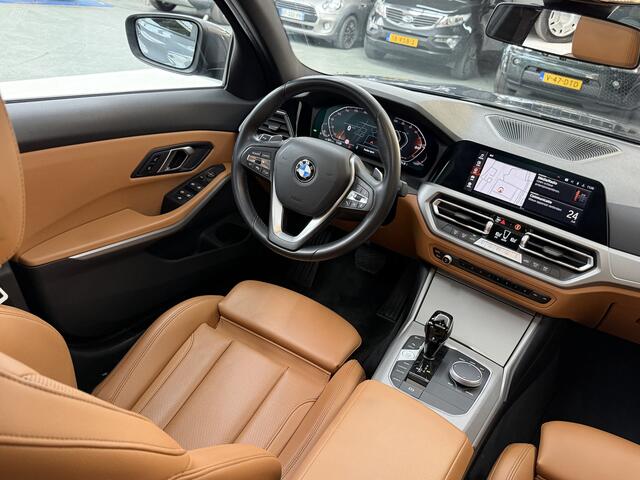 BMW 3-SERIE Touring 318i Advantage, 157Pk, 2022, 1ste eigenaar, Panoramadak, Trekhaak, Climate control, Apple CarPlay, Sportstoelen, Navigatie, Elektrische achterklep, Parkeersensoren,