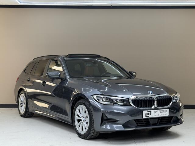 BMW 3-SERIE Touring 318i Advantage, 157Pk, 2022, 1ste eigenaar, Panoramadak, Trekhaak, Climate control, Apple CarPlay, Sportstoelen, Navigatie, Elektrische achterklep, Parkeersensoren,