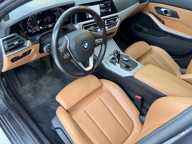 BMW 3-SERIE Touring 318i Advantage, 157Pk, 2022, 1ste eigenaar, Panoramadak, Trekhaak, Climate control, Apple CarPlay, Sportstoelen, Navigatie, Elektrische achterklep, Parkeersensoren,
