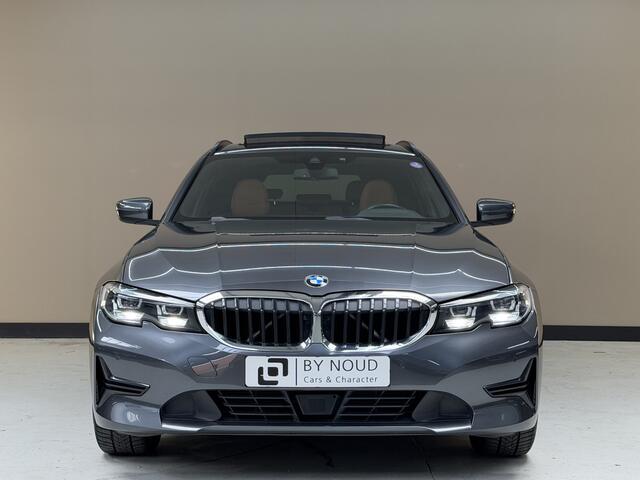 BMW 3-SERIE Touring 318i Advantage, 157Pk, 2022, 1ste eigenaar, Panoramadak, Trekhaak, Climate control, Apple CarPlay, Sportstoelen, Navigatie, Elektrische achterklep, Parkeersensoren,