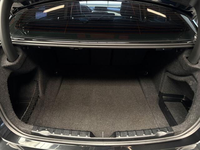 BMW 3-SERIE 318i Edition M Sport Shadow Executive Cruise, Navi, Schuifdak