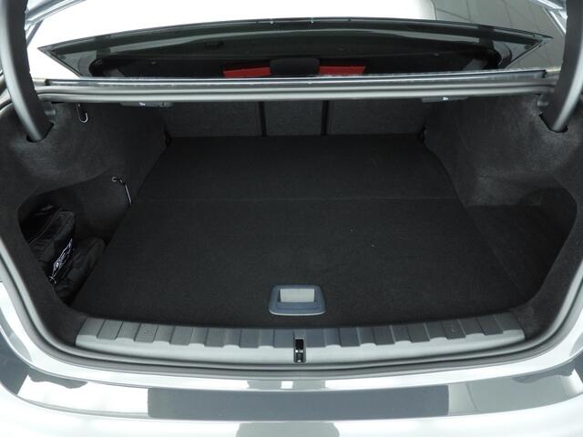 BMW 3-SERIE Sedan 330e M Sportpakket Pro / Schuifdak / Driving assist prof / Getint glas / Leder / Alu wielen 19 inch