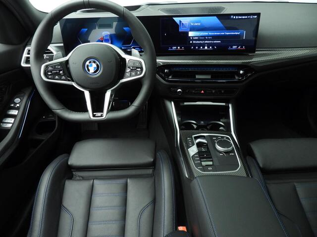 BMW 3-SERIE Sedan 330e M Sportpakket Pro / Schuifdak / Driving assist prof / Getint glas / Leder / Alu wielen 19 inch