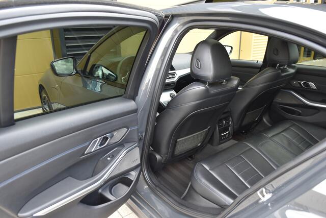 BMW 3-SERIE 330e High Exe M-Sport * Harman/Kardon * Schuifdak * M-Achterspoiler * SOH 84.7% * Head-up *