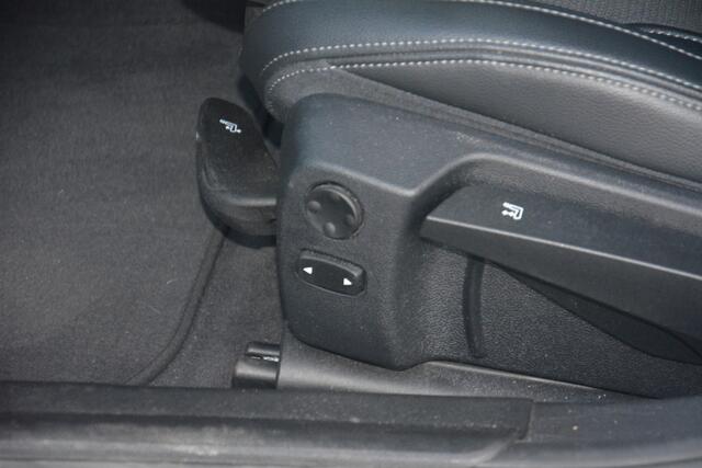 BMW 3-SERIE Touring 320i Executive Edition Nederlandse auto 137816 NAP SHADOW LINE nette auto breedset half leren bekleding led navigatie ecc parkeersensoren getinte ramen zwarte raamlijsten