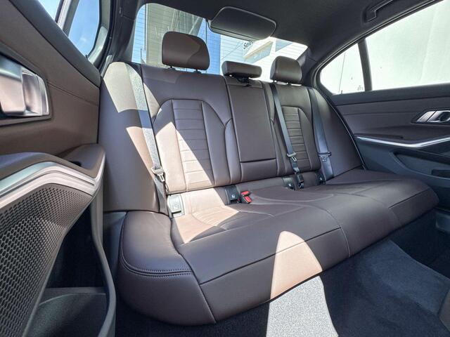 BMW 3-SERIE Sedan 318i | Comfort Pack | M Sport | Trekhaak | Comfort Access |