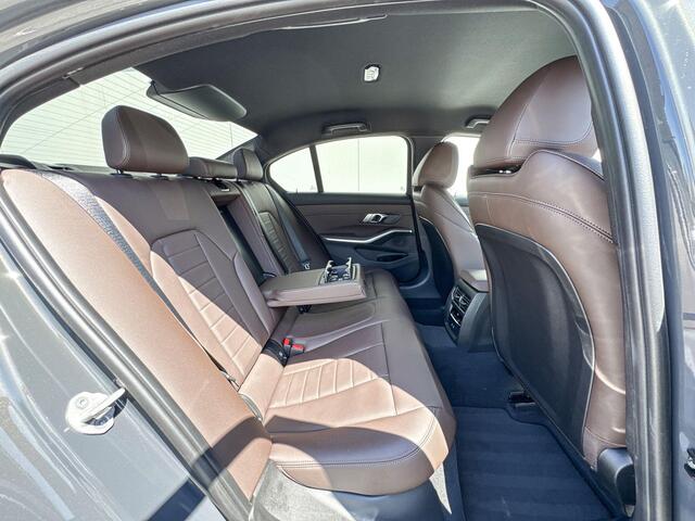 BMW 3-SERIE Sedan 318i | Comfort Pack | M Sport | Trekhaak | Comfort Access |