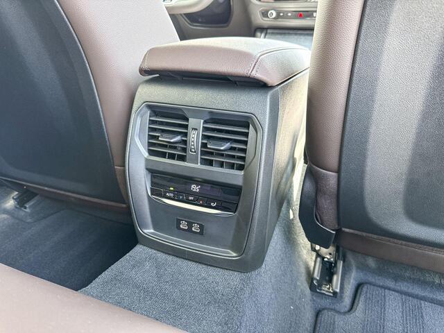 BMW 3-SERIE Sedan 318i | Comfort Pack | M Sport | Trekhaak | Comfort Access |