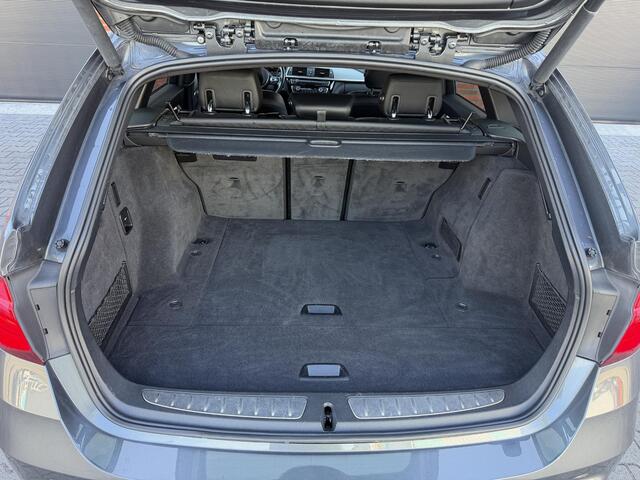 BMW 3-SERIE Touring 318i Edition M Sport Shadow Executive