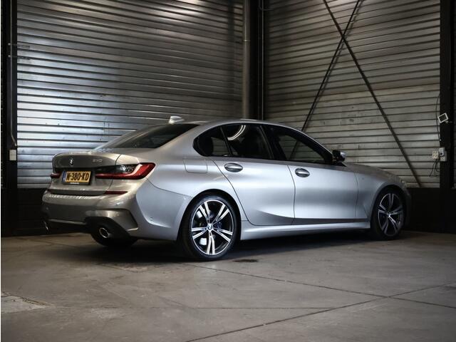 BMW 3-SERIE Limousine 330i M Sport | M Sport | Head Up | Stoelverwarming | Adaptieve Cruise Controle |