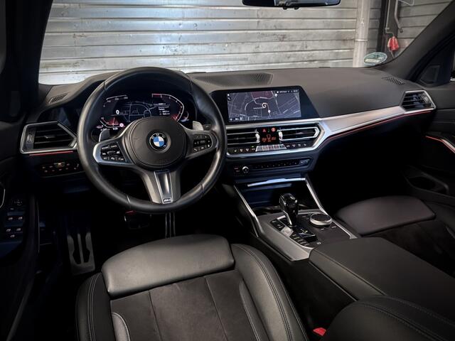 BMW 3-SERIE Limousine 330i M Sport | M Sport | Head Up | Stoelverwarming | Adaptieve Cruise Controle |