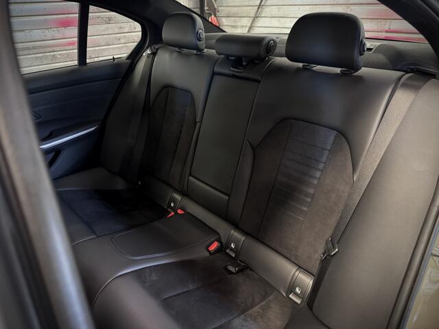 BMW 3-SERIE Limousine 330i M Sport | M Sport | Head Up | Stoelverwarming | Adaptieve Cruise Controle |