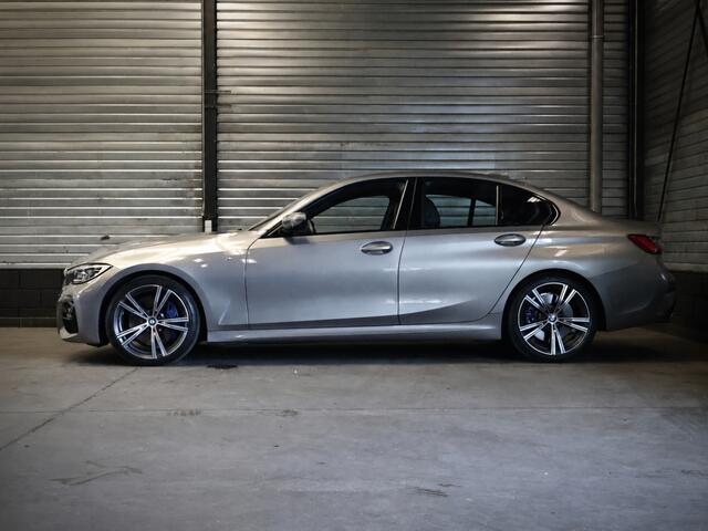 BMW 3-SERIE Limousine 330i M Sport | M Sport | Head Up | Stoelverwarming | Adaptieve Cruise Controle |
