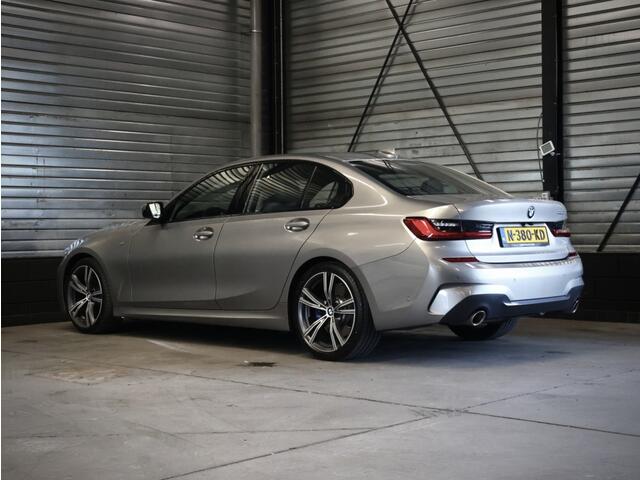 BMW 3-SERIE Limousine 330i M Sport | M Sport | Head Up | Stoelverwarming | Adaptieve Cruise Controle |