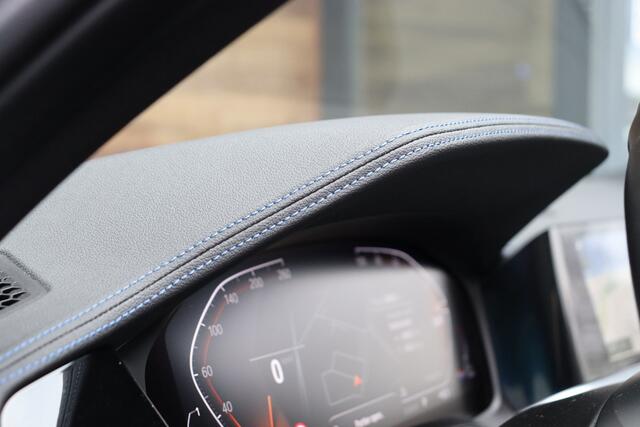 BMW 3-SERIE 330i M-Performance **E.dak/Laser/M-Sport/BMW Live/Sportleder**