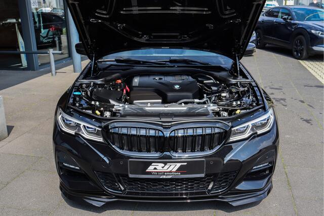 BMW 3-SERIE 330i M-Performance **E.dak/Laser/M-Sport/BMW Live/Sportleder**