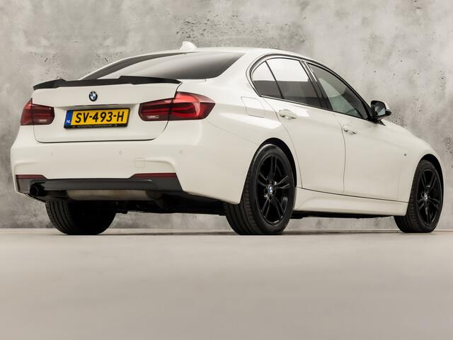 BMW 3-SERIE 318i M Sport Shadow Automaat (SCHUIFDAK, M PAKKET, GROOT NAVI, VIRTUAL COCKPIT, LEDER, STOELVERWARMING, SPORTSTOELEN, GETINT GLAS, PARKEERSENSOREN, NIEUWSTAAT)