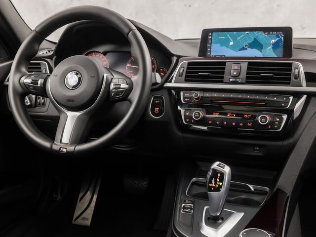 BMW 3-SERIE 318i M Sport Shadow Automaat (SCHUIFDAK, M PAKKET, GROOT NAVI, VIRTUAL COCKPIT, LEDER, STOELVERWARMING, SPORTSTOELEN, GETINT GLAS, PARKEERSENSOREN, NIEUWSTAAT)