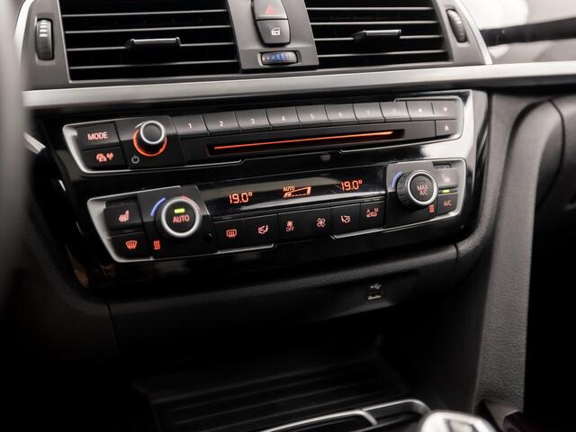 BMW 3-SERIE 318i M Sport Shadow Automaat (SCHUIFDAK, M PAKKET, GROOT NAVI, VIRTUAL COCKPIT, LEDER, STOELVERWARMING, SPORTSTOELEN, GETINT GLAS, PARKEERSENSOREN, NIEUWSTAAT)