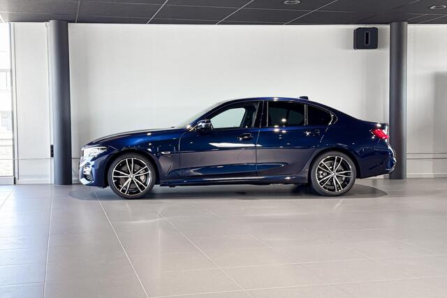 BMW 3-SERIE Sedan 330e High Executive | M Sport | Stoelverwarming | Achteruitrijcamera | Hifi |