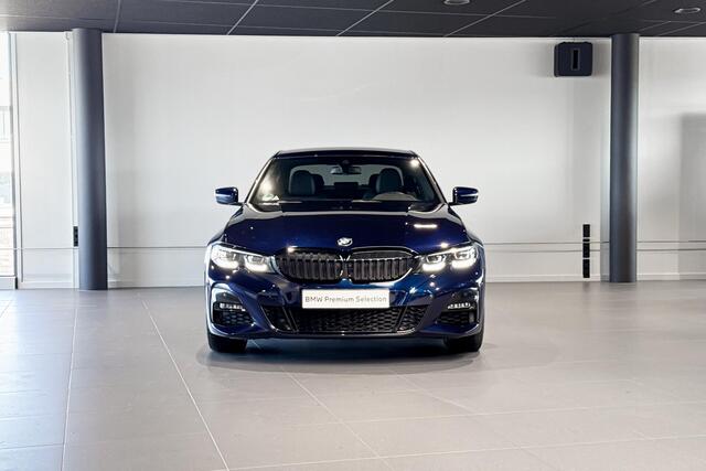 BMW 3-SERIE Sedan 330e High Executive | M Sport | Stoelverwarming | Achteruitrijcamera | Hifi |