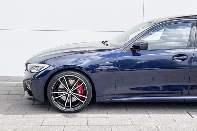 BMW 3-SERIE Sedan 320i High Executive | M-Sport Pro | Schuif kanteldak |