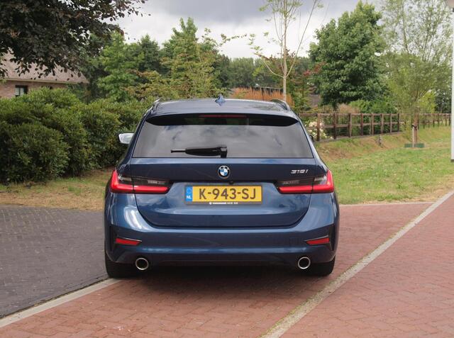 BMW 3-SERIE Touring 318i High Executive | Camera | Sfeerverlichting | Apple Carplay | LED-Laser | NL-Auto |
