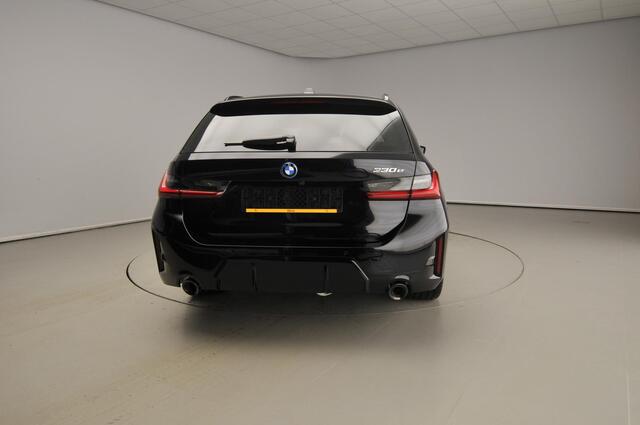 BMW 3-SERIE Touring 330e M Sportpakket Pro | Panoramadak | Harman Kardon | Driving Assistant Professional | Trekhaak