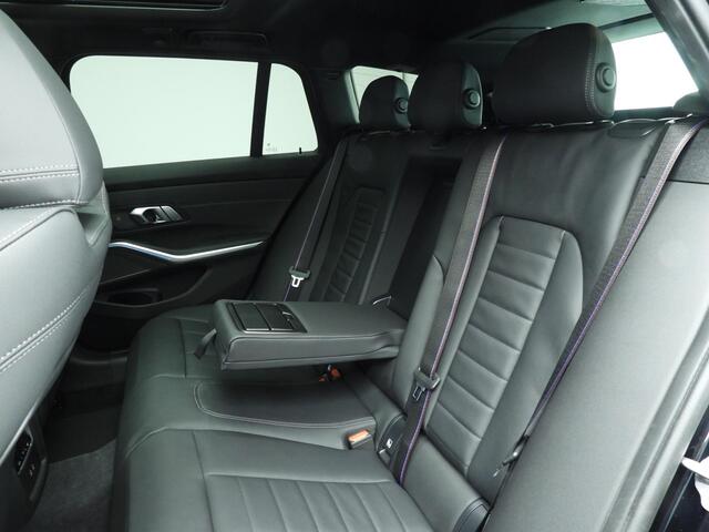BMW 3-SERIE Touring 330e M Sportpakket Pro | Panoramadak | Harman Kardon | Driving Assistant Professional | Trekhaak