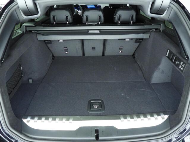 BMW 3-SERIE Touring 330e M Sportpakket Pro | Panoramadak | Harman Kardon | Driving Assistant Professional | Trekhaak