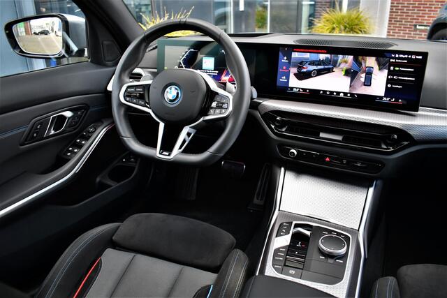 BMW 3-SERIE Touring 330e xDrive M-Sport Pro Pano Trekh El-zetels 360 HUD Adp-onderstel