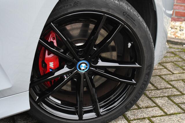 BMW 3-SERIE Touring 330e xDrive M-Sport Pro Pano Trekh El-zetels 360 HUD Adp-onderstel