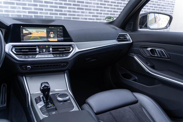 BMW 3-SERIE Touring 320e High Executive M-Sport | Panoramadak | HiFi Audio | 360 Graden Camera | Cruise Control Adaptief | Live Cockpit Professional | Sportstoelen | Stoelverwarming | Apple Carplay | Android Auto | Privacy Glas | Plug-in Hybrid (PHEV)