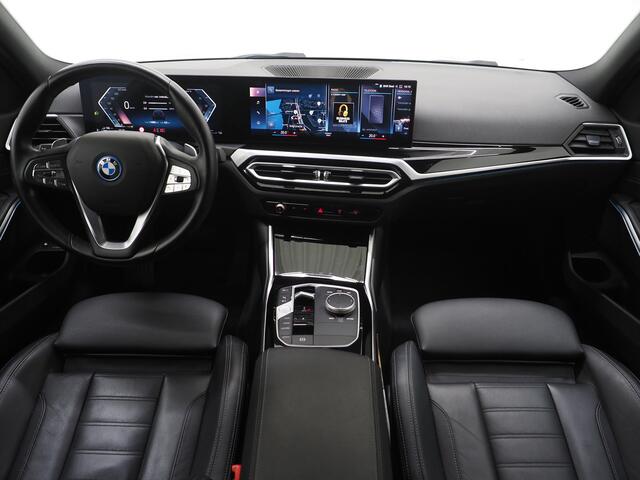 BMW 3-SERIE Touring 320e LCI | Sportstoelen | Leder | Sfeerlicht | Dodehoek | Cruise | Stoelverwarming | Carplay