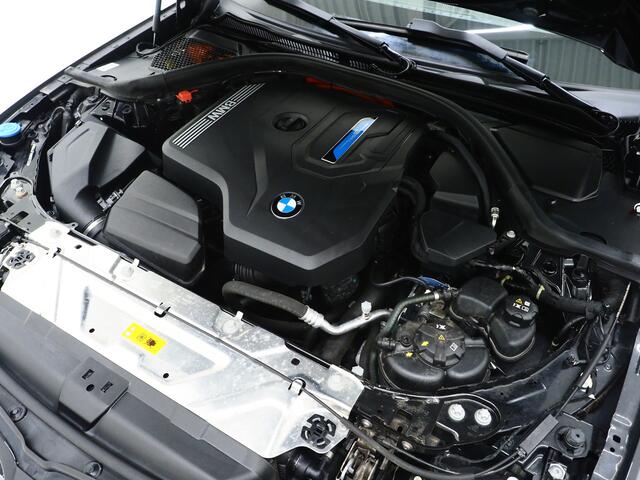 BMW 3-SERIE Touring 320e LCI | Sportstoelen | Leder | Sfeerlicht | Dodehoek | Cruise | Stoelverwarming | Carplay