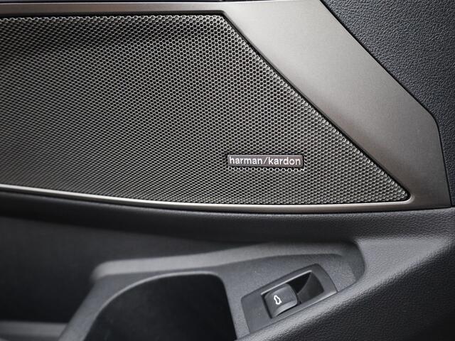 BMW 3-SERIE Touring M340i xDrive | Pano | Keyless | Memory | Trekhaak | Laser | Head Up | 19'' | Prijs Rijklaar!!
