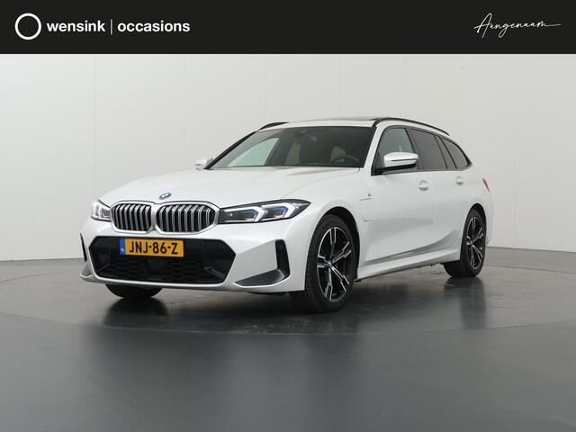 BMW 3-SERIE Touring 330e M-Sport | SOH 96,1% | Panoramadak | Elek. Sportstoelen met Geheugen | HUD | Camera | Apple Carplay/Android Auto | Adaptieve Cruise Control | Comfort Pakket | M-Sport Pro | Curved Display |